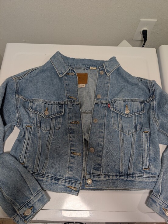 Levi's Jackets & Blazers - Levi's Cropped Trucker Jacket